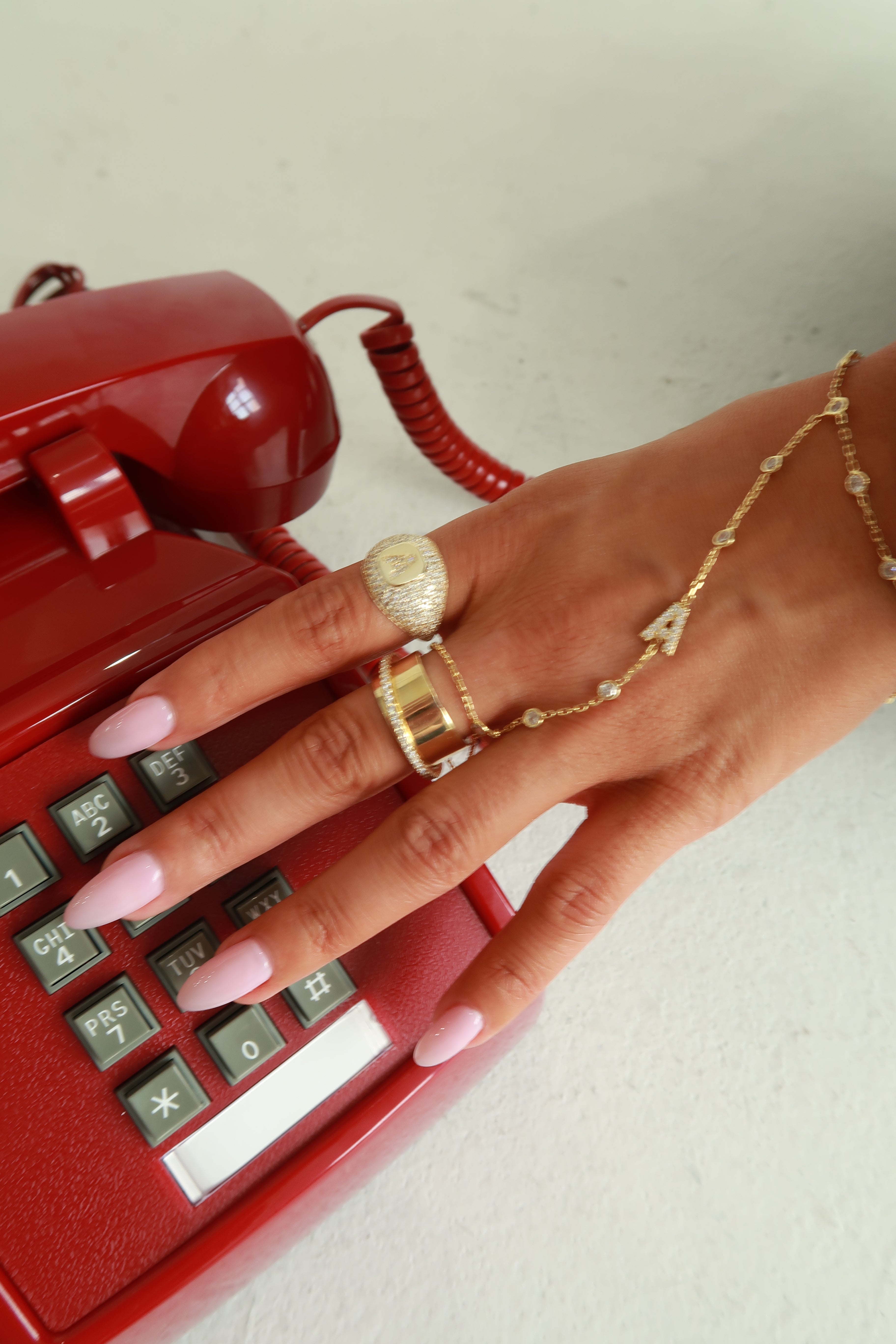 Bezel Initial Handchain