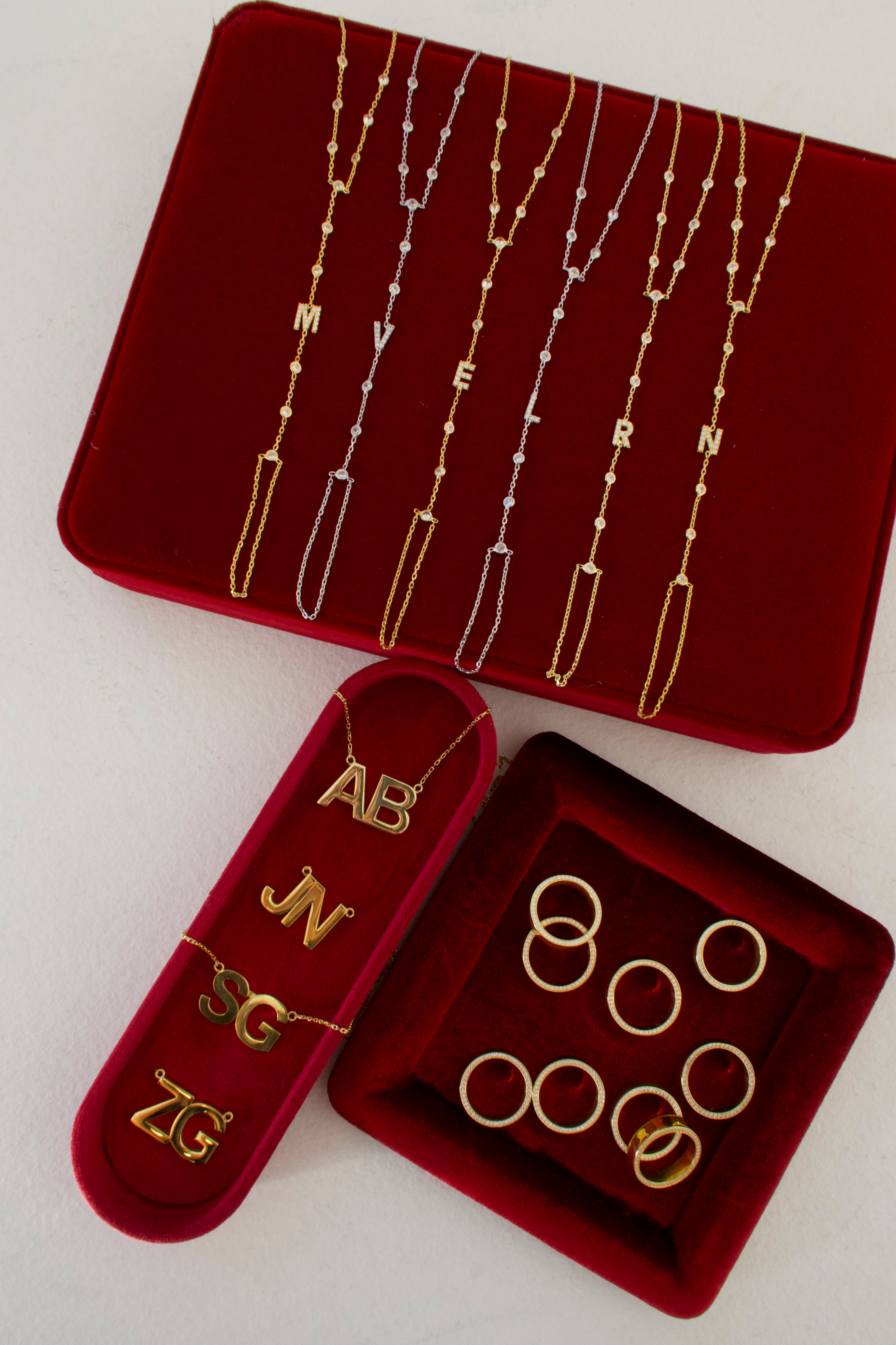 Bezel Initial Handchain